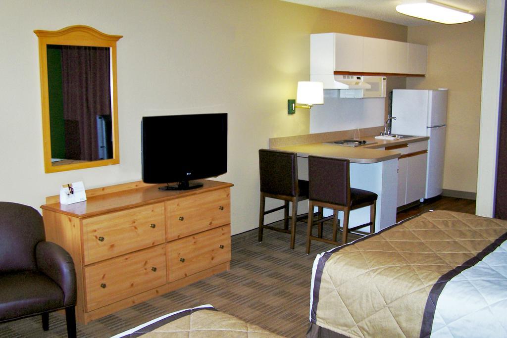 Hotel Extended